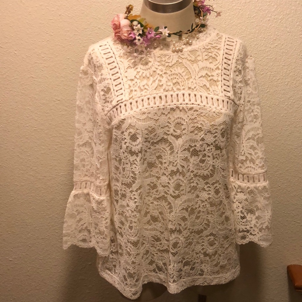 EUC S LOFT Scroll Lace Mockneck Lace Bell Sleeve Top